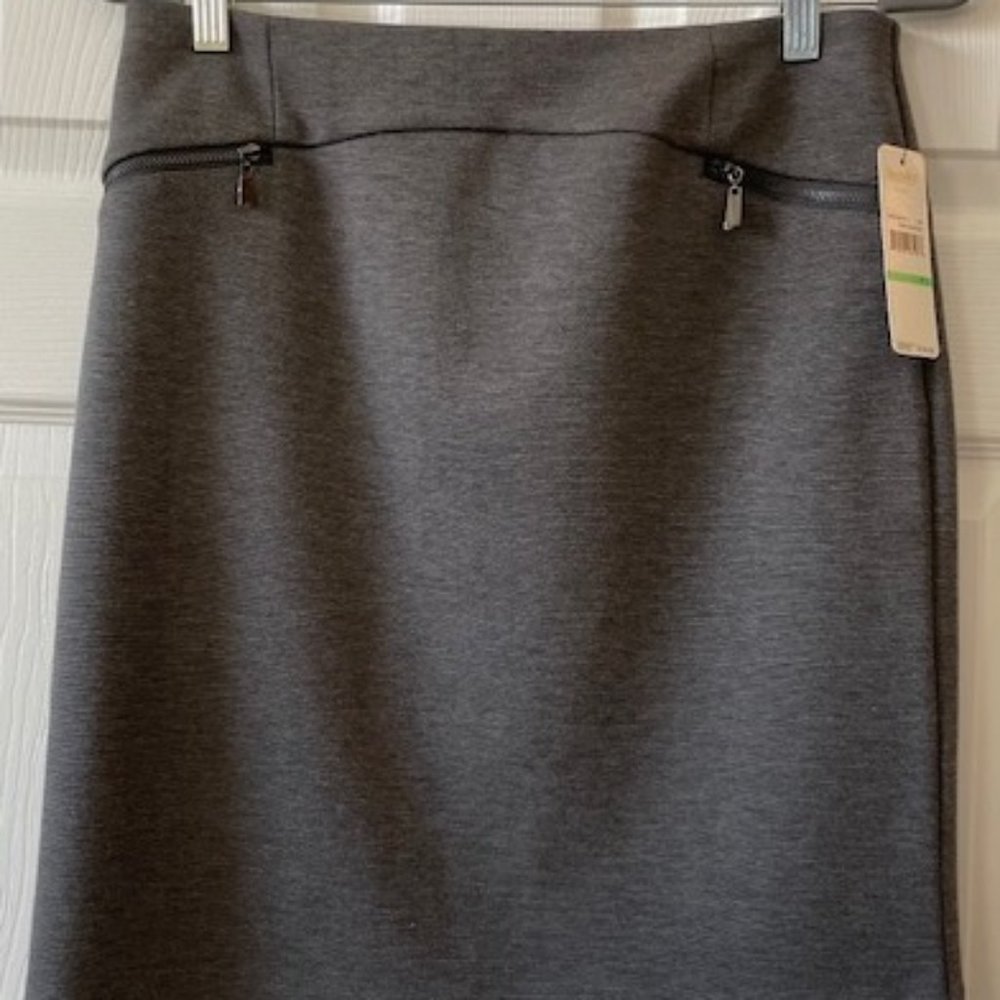 NEW! Laundry Knit Skirt in Steel Gray. Slim Silhouette with Luxe Detailing. s8